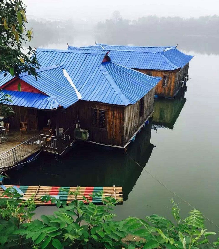 浏阳丹霞湖生态旅游度假村湖中木屋